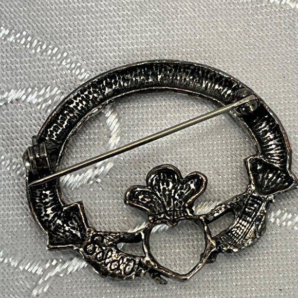 Celtic Claddagh Pin Brooch Vintage Style Silver Tone Heart & Crown Desi - Picture 4 of 5